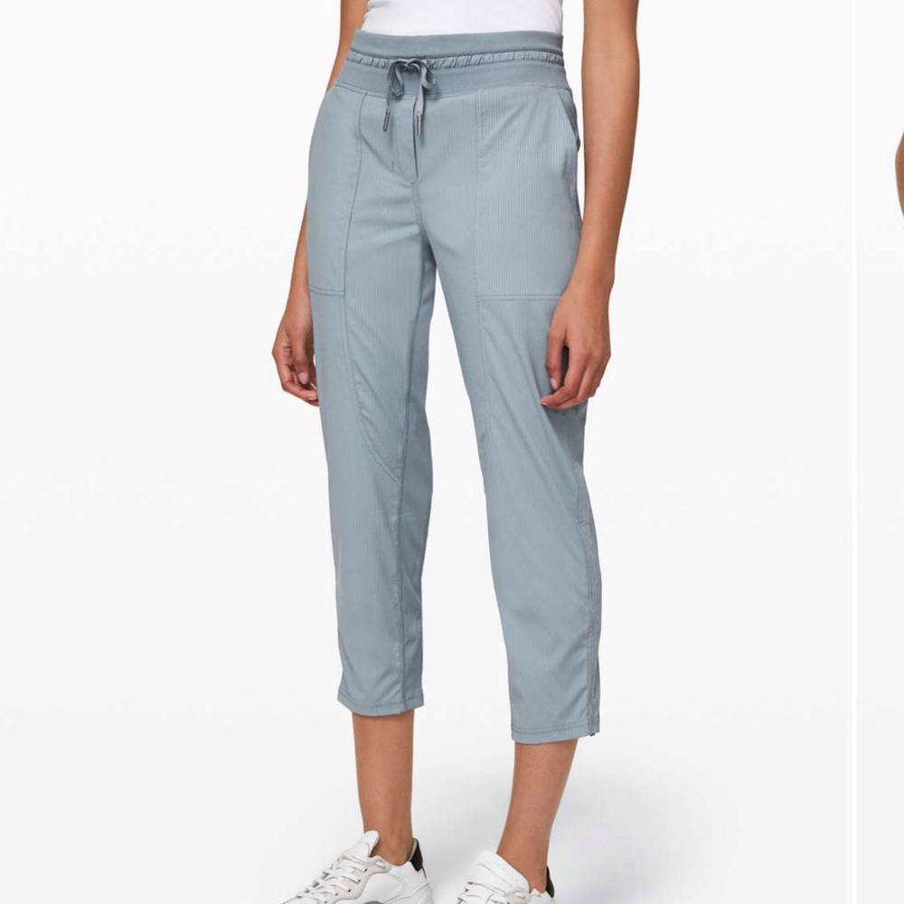 Lululemon Dance Studio Mid-Rise Cropped Pant
Chambray